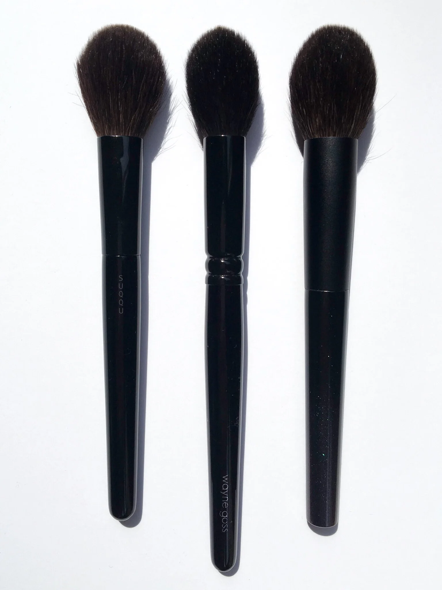 L to R:&nbsp;Suqqu Cheek Brush, Wayne Goss 02, Surratt Cheek Brush - gummyvision.com